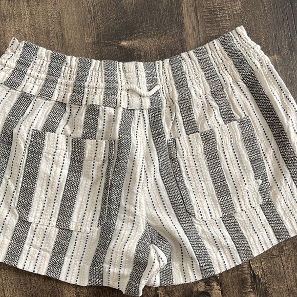 NWT! Roxy Beach Shorts - Picture 2 of 4